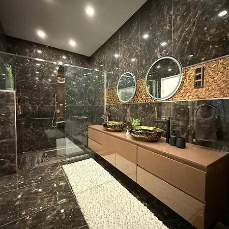 Luxury Gold Budapest