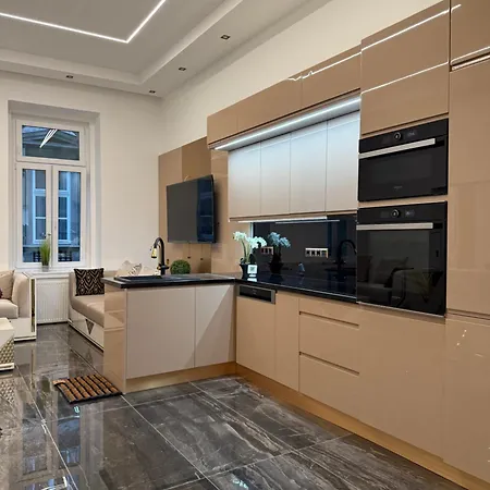 Luxury Gold Budapest