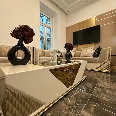 Luxury Gold 아파트 *
