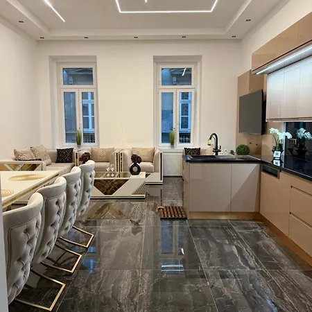 Luxury Gold Budapest