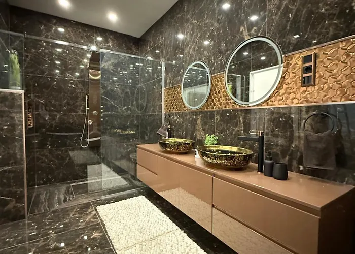 Luxury Gold בודפשט